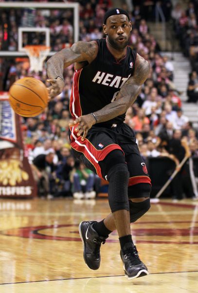 围绕詹姆斯 围绕詹姆斯